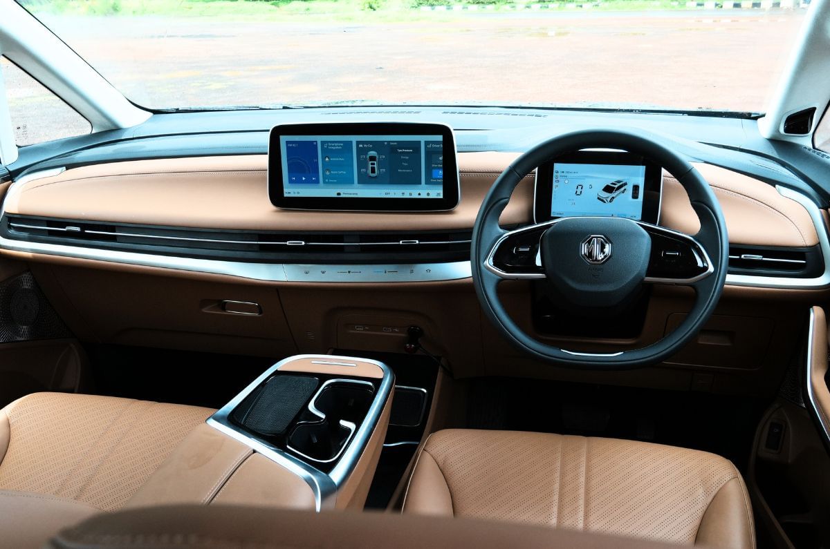 Dashboard has a very minimalistic design, almost completely devoid of buttons. 